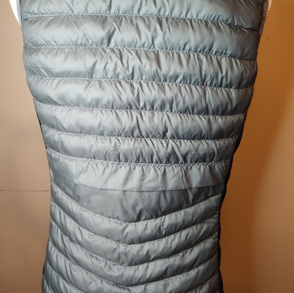 Columbia Woman's Full Zip Light Weight Puffer Vest Size Medium Black And Gray - Picture 4 of 10